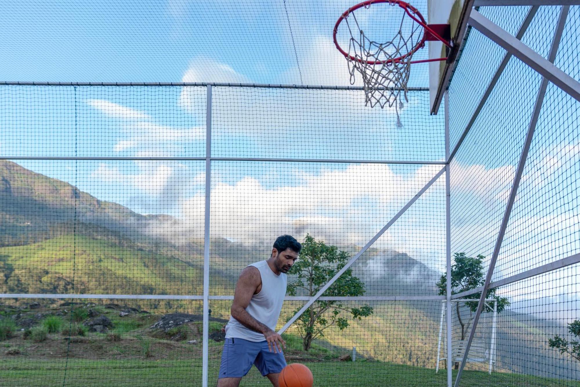 Le Montfort Resort Munnar Bagian luar foto
