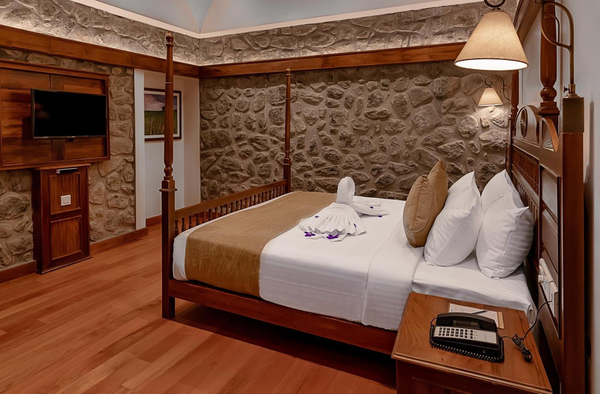 Le Montfort Resort Munnar Bagian luar foto